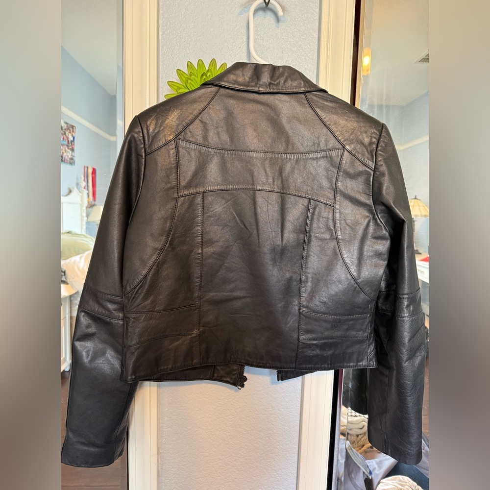 Vintage Wilson Women's Classic Black Leather Jacket—FITS SIZE 4/6 - Picture 2 of 4